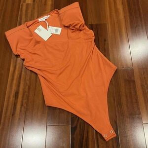 Good American Cinnamon Orange Bodysuit Shoulder Pad One Piece Asymmetric Neck